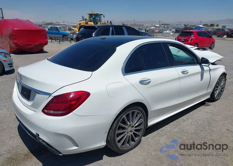 2016 Mercedes-Benz C 300 Sport z USA, uszkodzony, nr VIN 55SWF4JB5GU165925